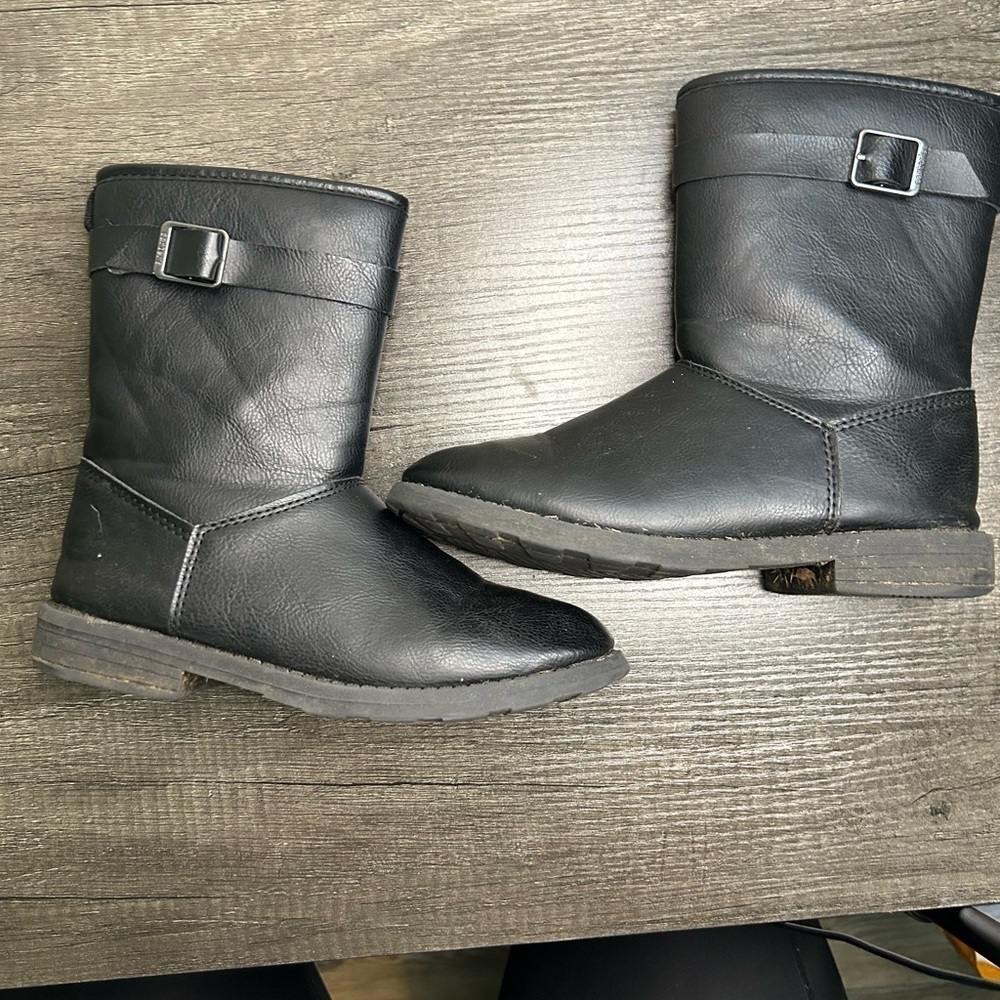 Carter's Size 2 Girl Black zip up boots buckel detail